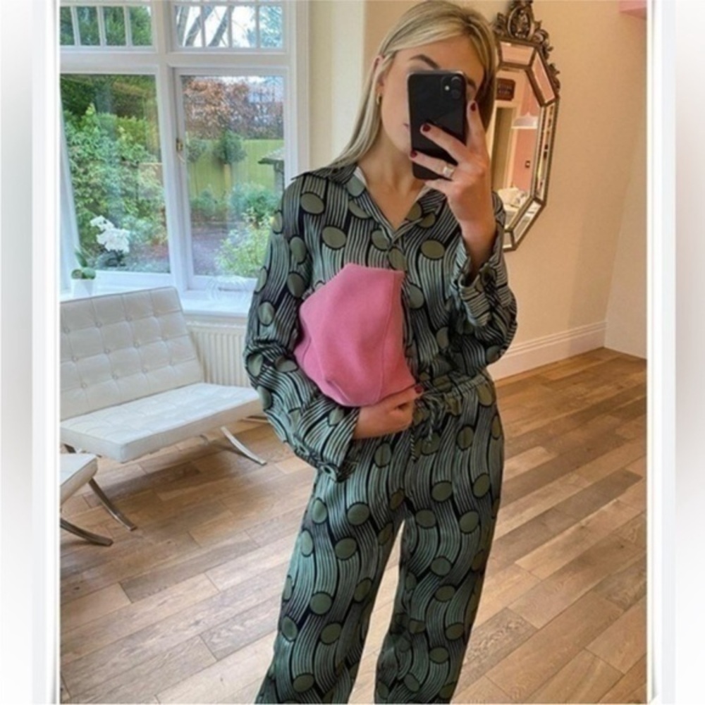 New Zara Highrise Flowy Satin Effect Geometric Green Pattern Pants Extra Small
